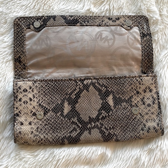 Michael Kors Snakeskin genuine clutch - Picture 5 of 11